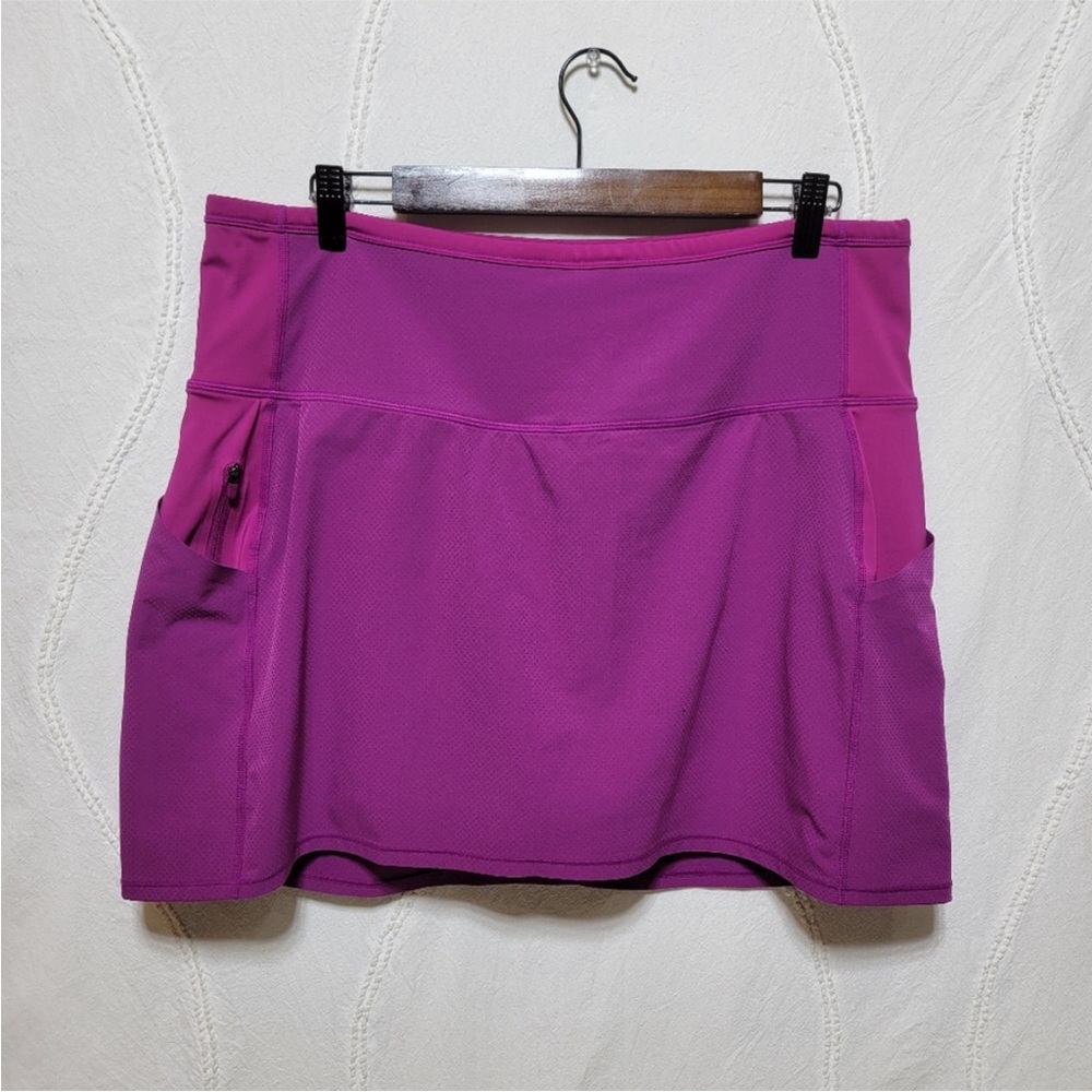 Athleta Action Skort in Dobby 14.5” Fuschia size Medium - Picture 4 of 12